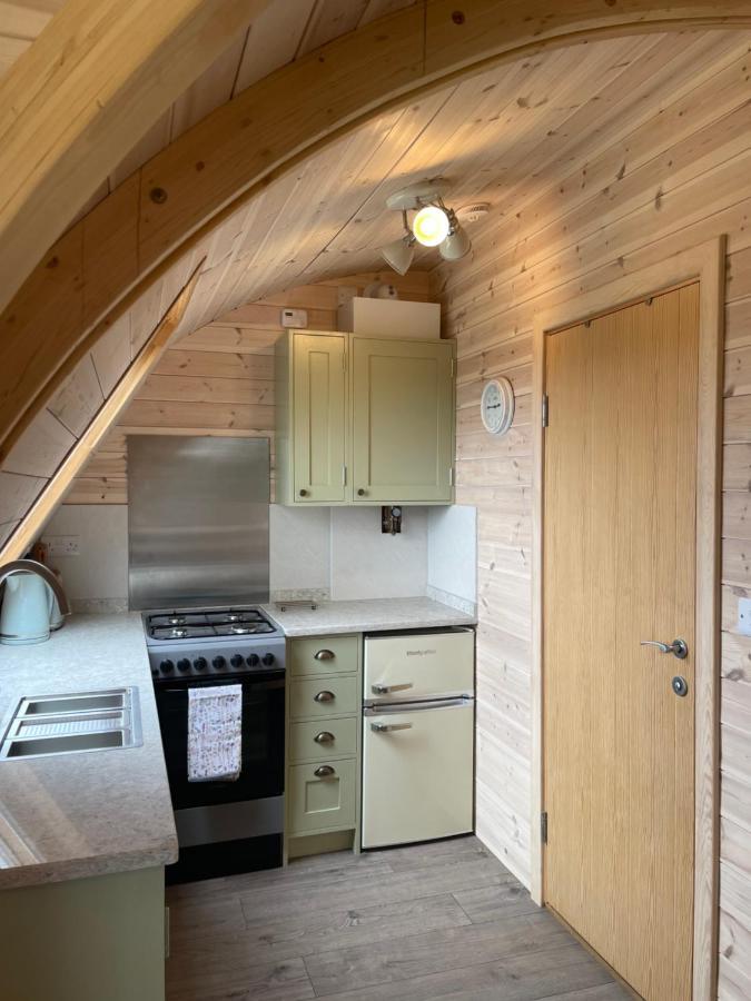 Rabbit Glamping Pod School House Farm Hotel Leighton  Bagian luar foto