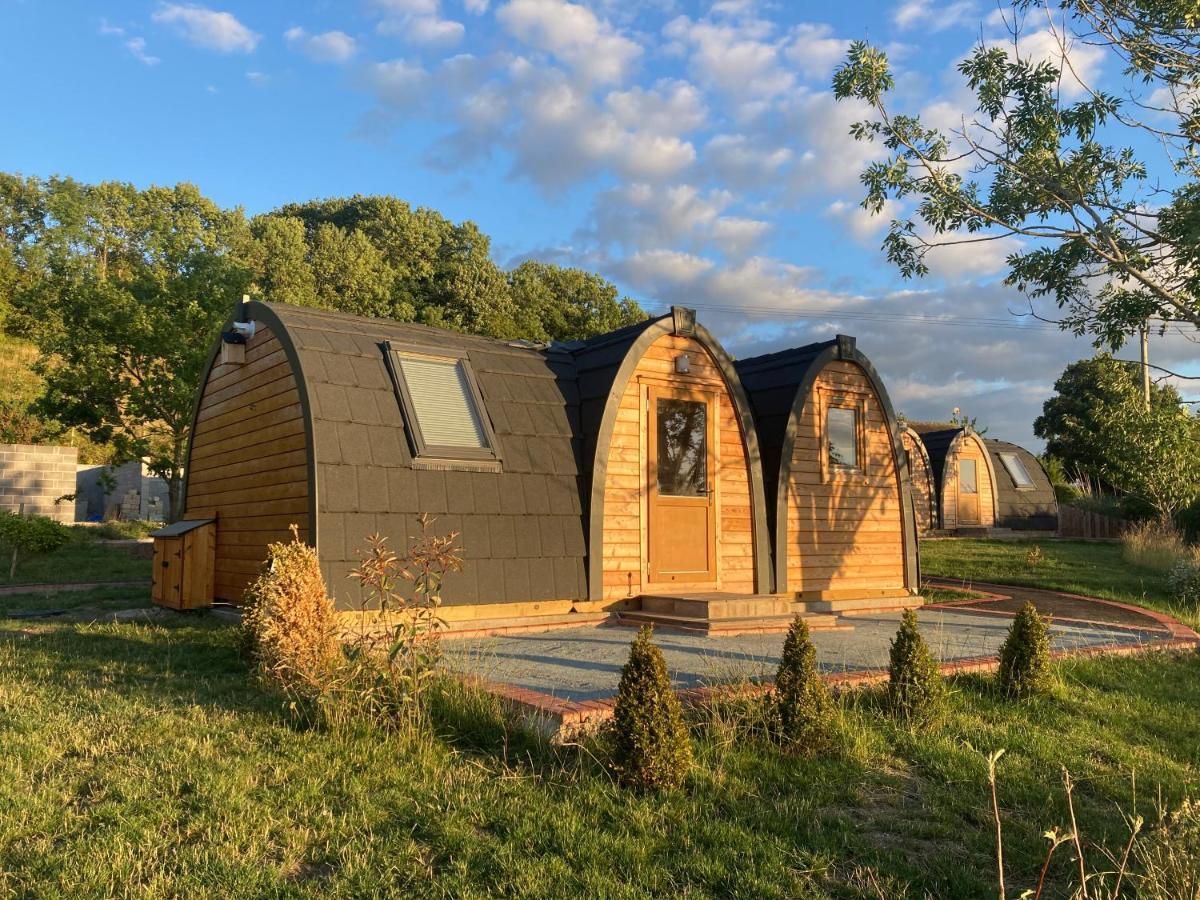 Rabbit Glamping Pod School House Farm Hotel Leighton  Bagian luar foto