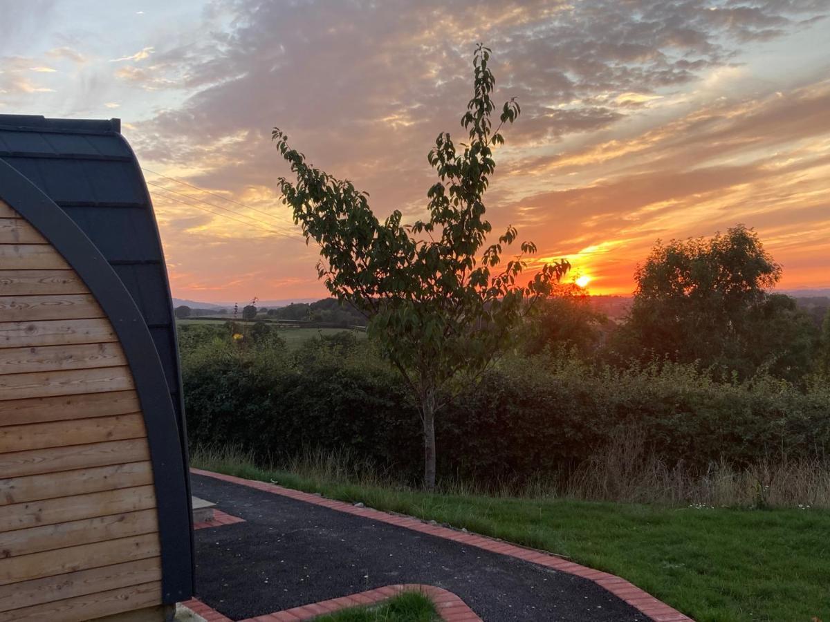 Rabbit Glamping Pod School House Farm Hotel Leighton  Bagian luar foto
