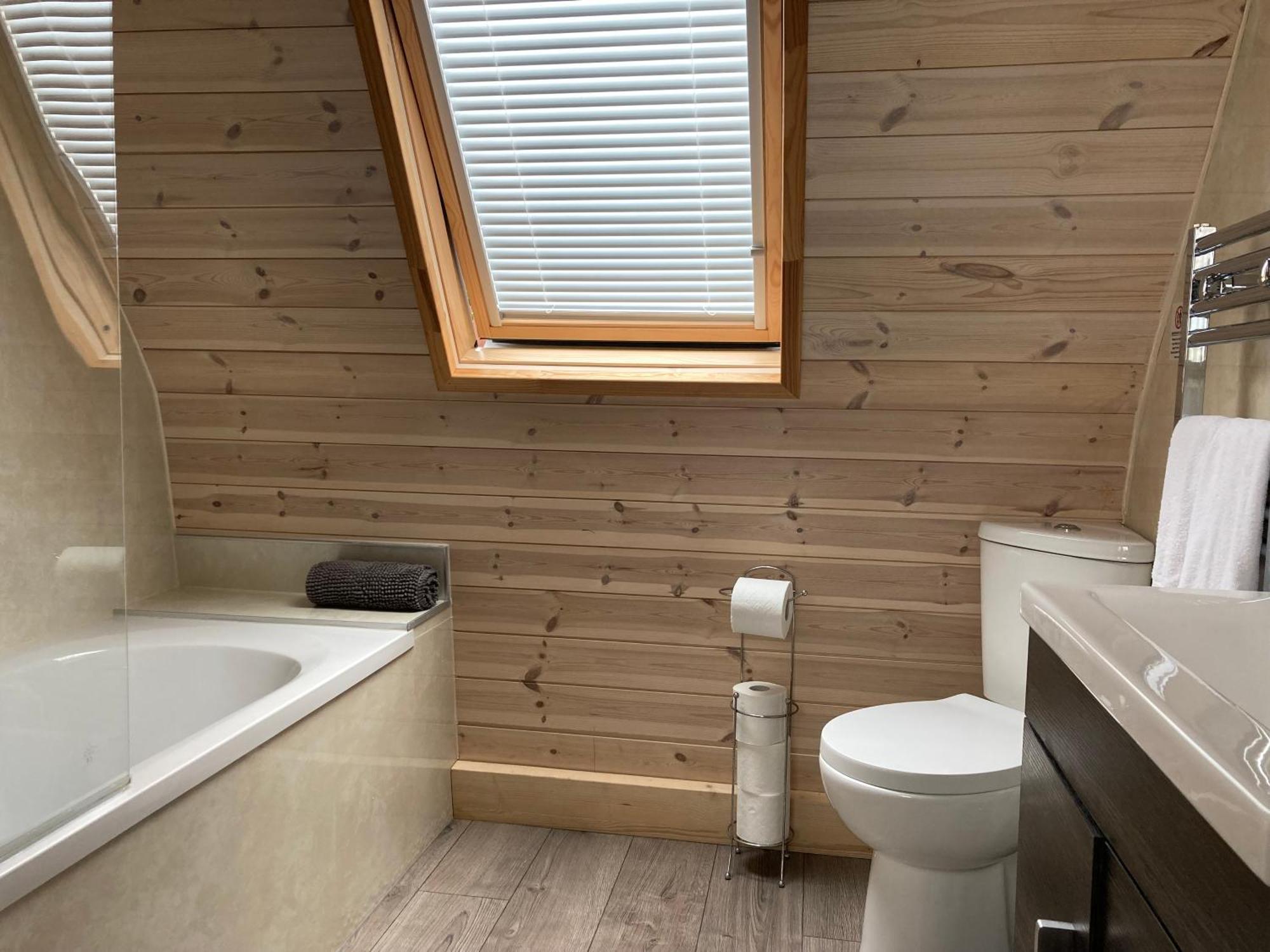 Rabbit Glamping Pod School House Farm Hotel Leighton  Bagian luar foto